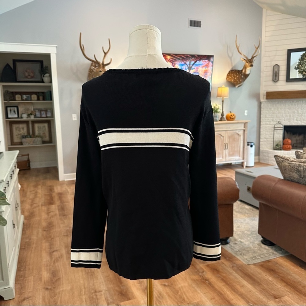 Women's Medium Tight-Knit Black White Career Casual Embroidered Pearl Cardigan - Picture 5 of 8